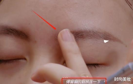戚薇 戚薇的“画眉方式”走红，帮素人轻轻勾勒眉毛，鼻子都变得高挺了