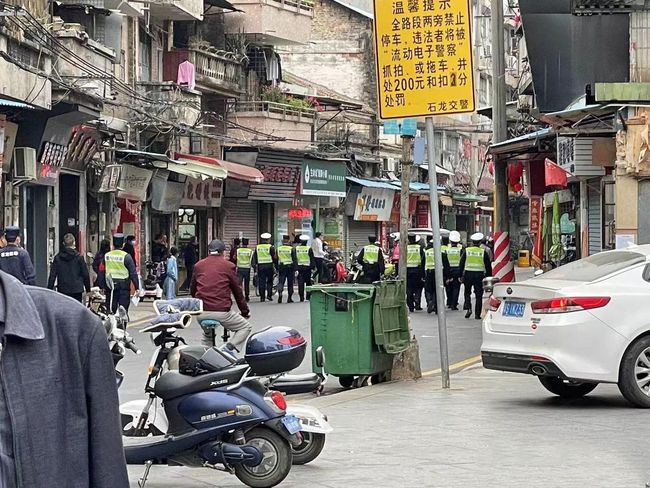 峰哥漫聊 东莞：禁摩禁电行动后，骑二八大杠的外卖小哥或成新城市名片