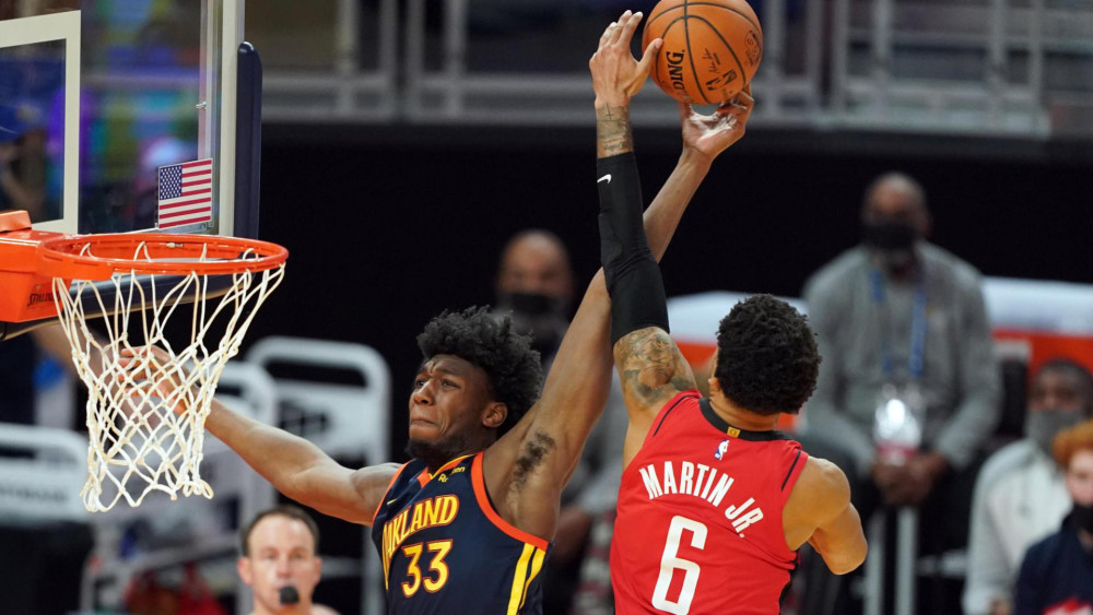 火箭队|火箭送温暖？与勇士曝1换1地震交易，库里联手新巨头重返巅峰！