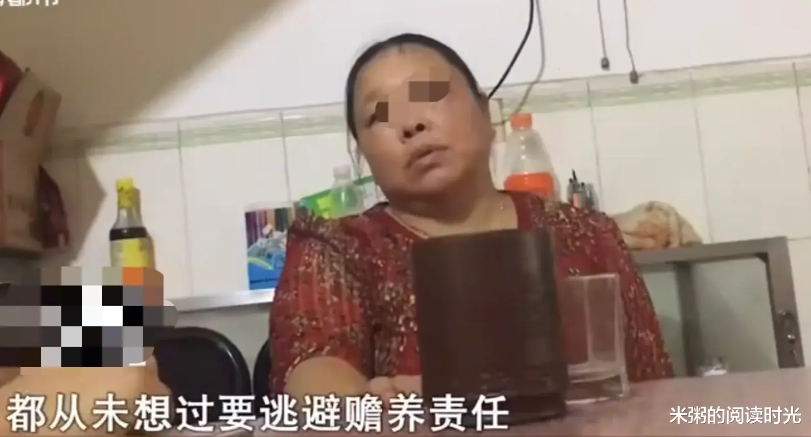丈夫长期出轨家暴妻子,患癌后妻子不管不顾,儿子:放弃治疗吧!
