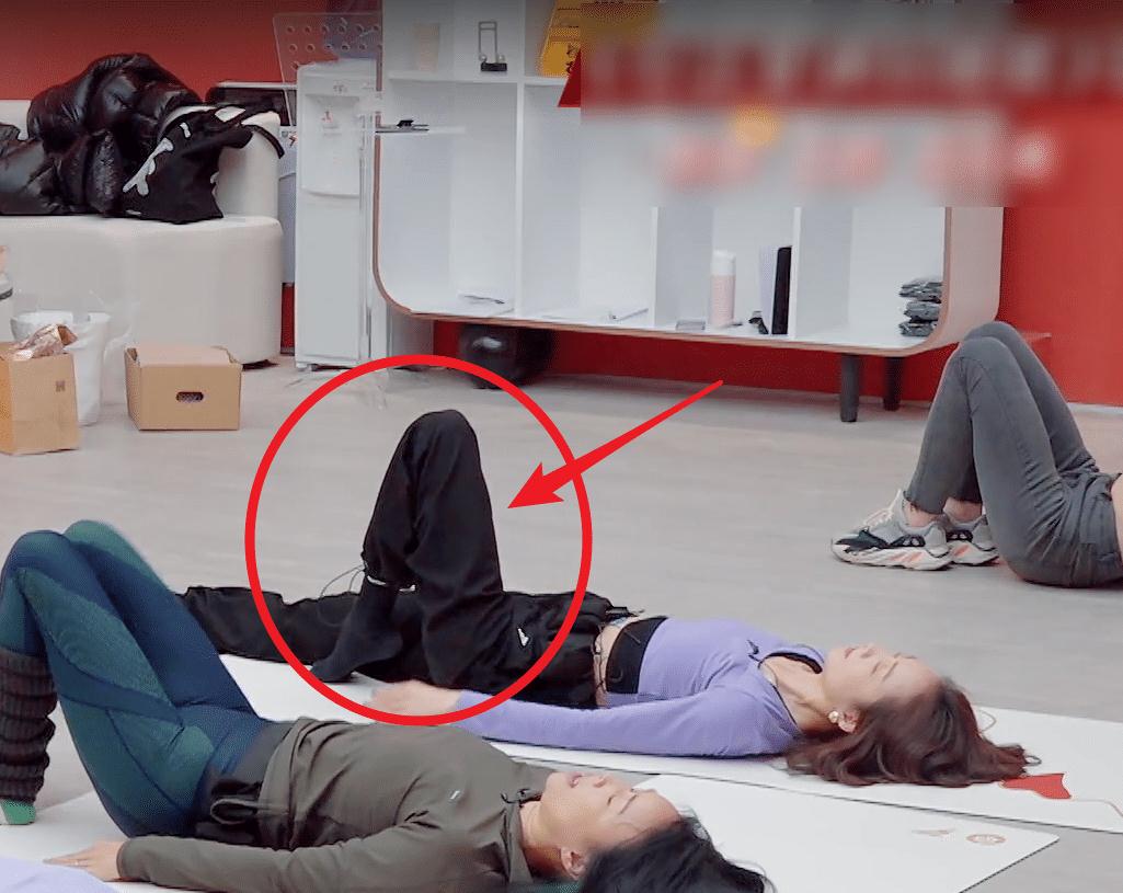 破产|王鸥身材到底如何，当她躺在地板时，和其他姐姐的差距我没看错？