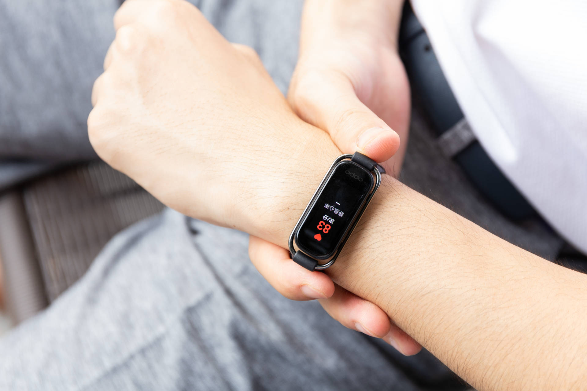 oppo手环时尚版vs小米手环6200元价位究竟谁更香