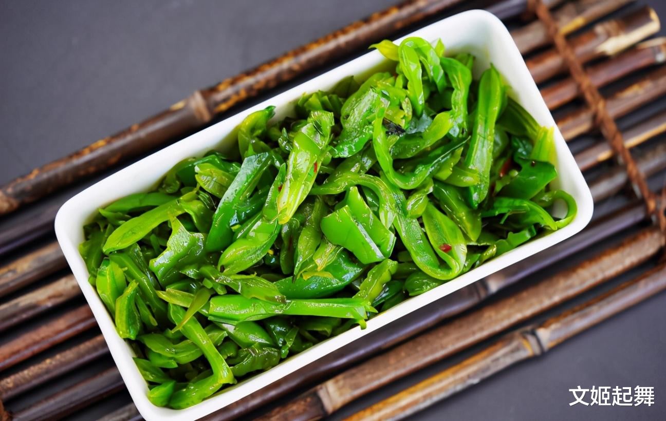 骨质疏松|多走路预防骨质疏松吗?医生:2种食物少吃,或比走路更重要