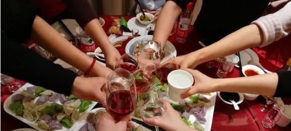 江安 四川江安：女子在家请客好心留宿醉酒男性朋友，被侵害竟毫无所知