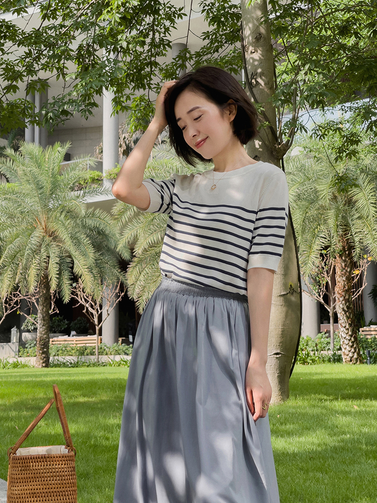 山东泰安秋子|八月，气质的你穿上复古“条纹衫”：不动声色就很美、很高级！