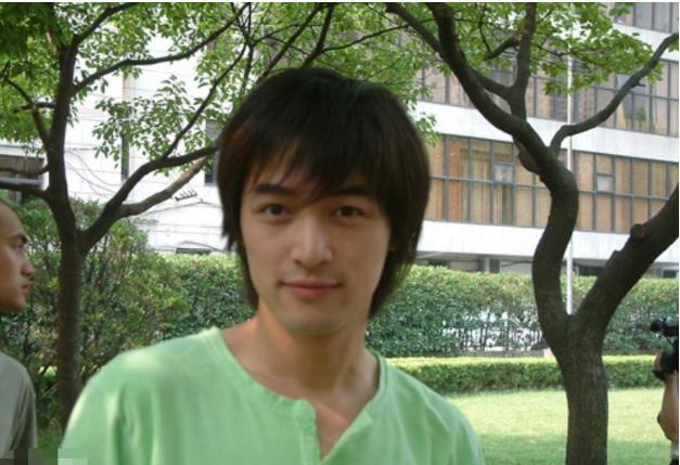 张小斐|胡歌消失整整2月后，终于官宣一件“喜事”？女友粉含泪祝福