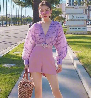 小叶娱记 “姑娘还是换件衣服逛街吧，穿成这个样子太吸引眼球了吧？”