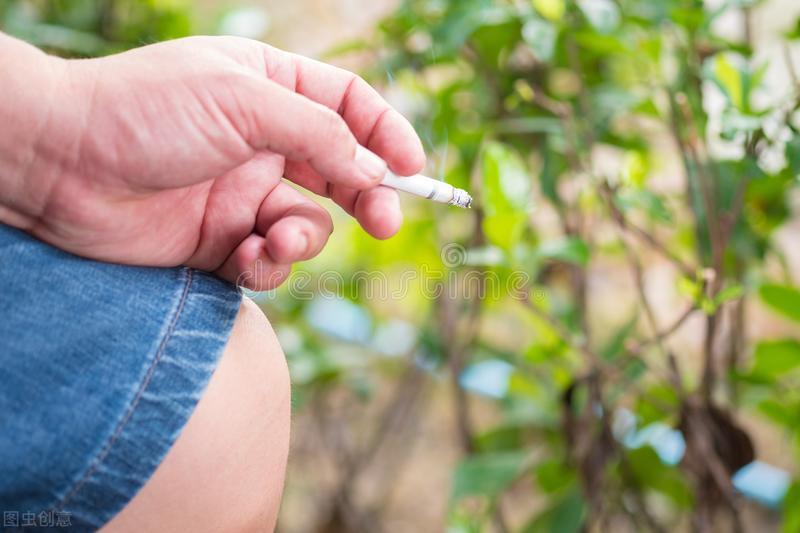 脑梗|越来越多的人脑梗？中老年人睡觉前，3件事尽量不要做