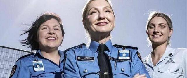 闪婚 美国老大监狱称王：买通13名狱警，4名女警甘愿为他生孩子