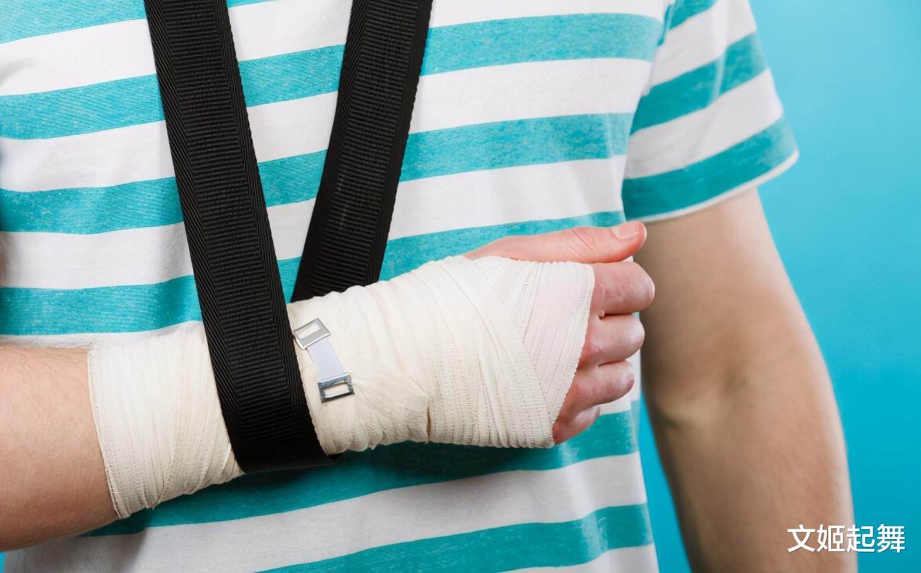 骨质疏松|多走路预防骨质疏松吗?医生:2种食物少吃,或比走路更重要