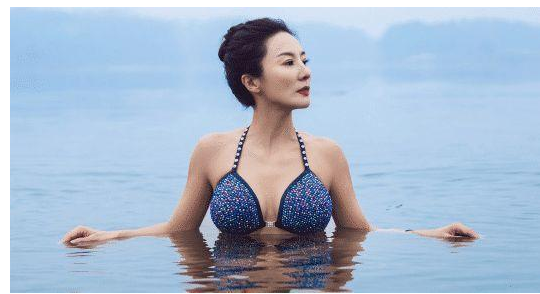 赵雅芝|她是公认的“冻龄女神”，甩赵雅芝几条街，儿子都称她为“妖精”！