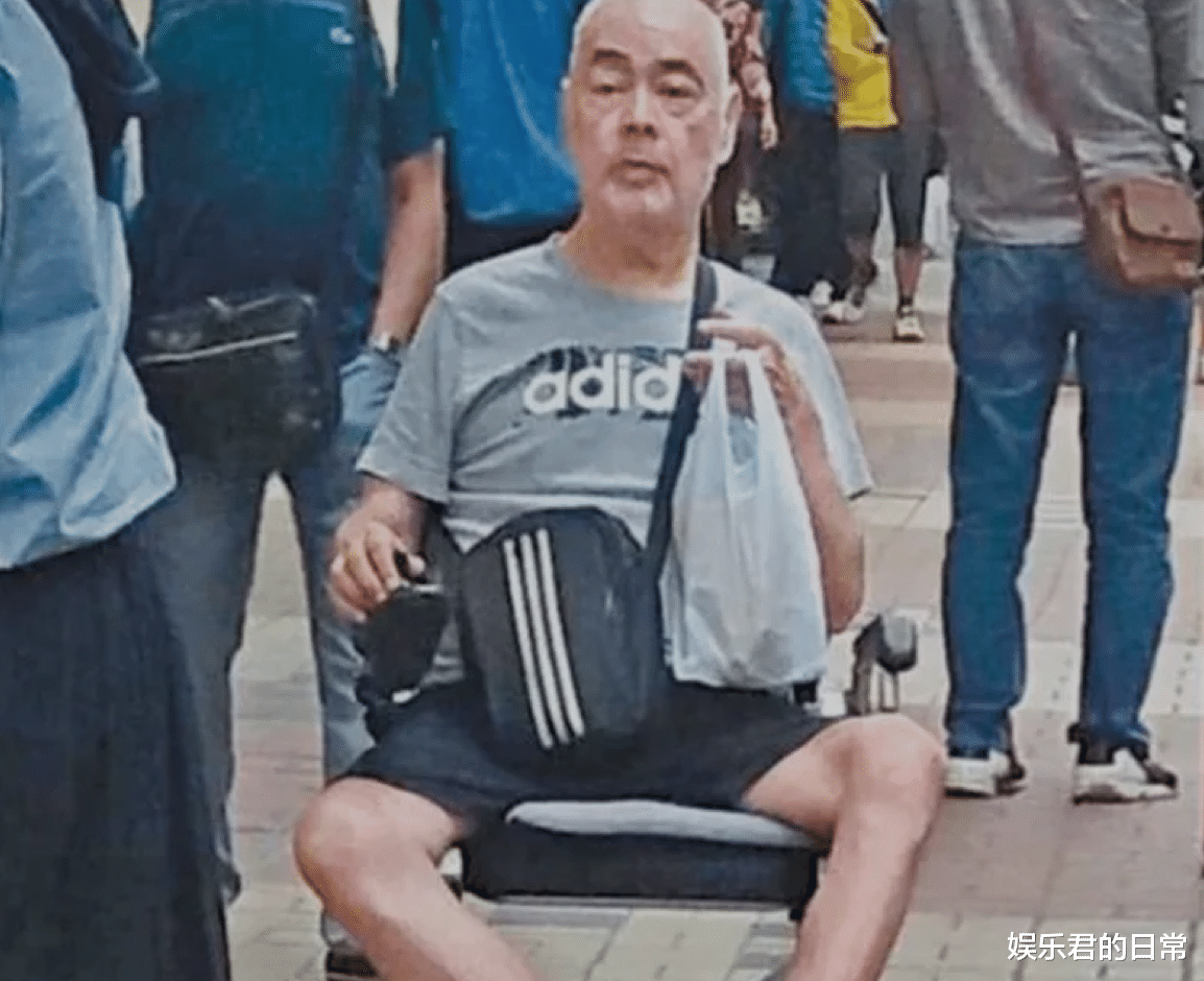 张伟文|68岁港星患脑退化！记忆衰退出行靠轮椅，举目无亲只能住养老院