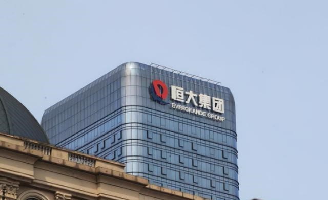 明明很棒|4年帮万达还清3000亿债务，还握301亿现金，王健林是怎么做的？