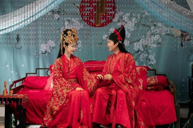 宁毅|赘婿：当“宁毅”岳母脱下古装换上现代造型后，网友：老婆好！