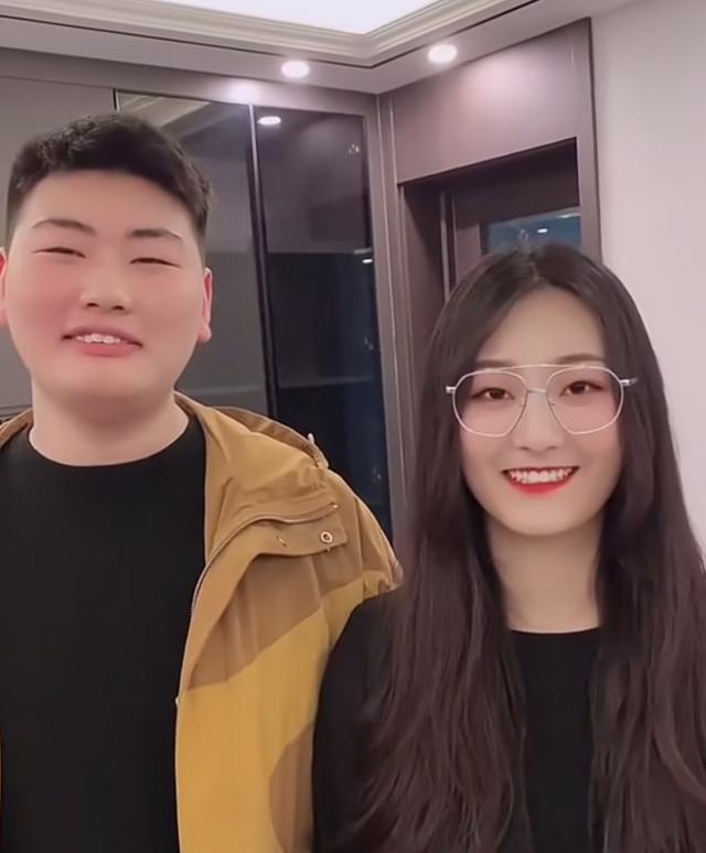 陈亚男|大衣哥儿媳当老板了？疑似公司已经成立，硕大办公室吸睛