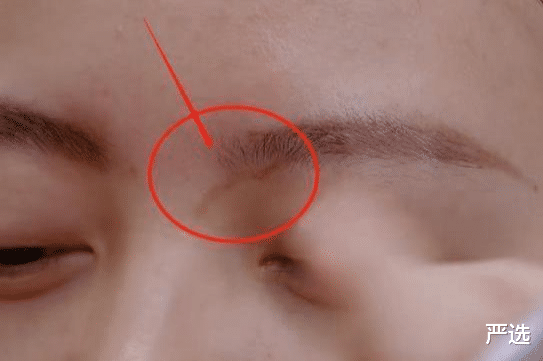 严选|戚薇的“画眉方式”走红，帮素人轻轻勾勒眉毛，鼻子都变得高挺了