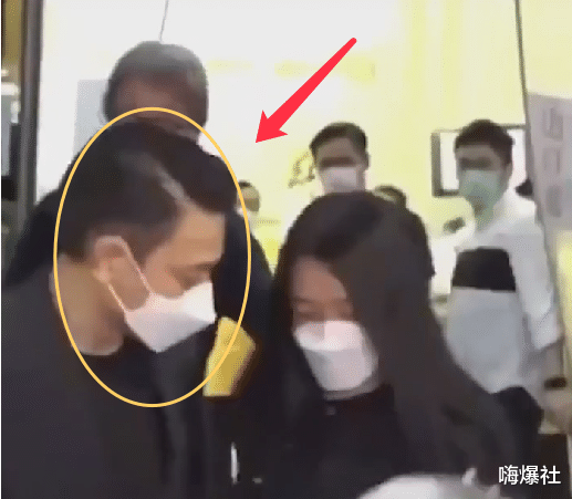 吴孟达|送吴孟达最后一程，周星驰一身黑面容憔悴，刘德华依旧帅气逼人