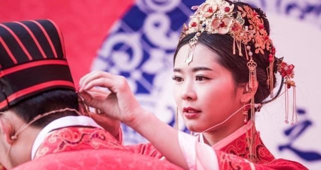 晴阿敏 穿汉服登记结婚被拒：请别拿你的爱好挑战国家的规定
