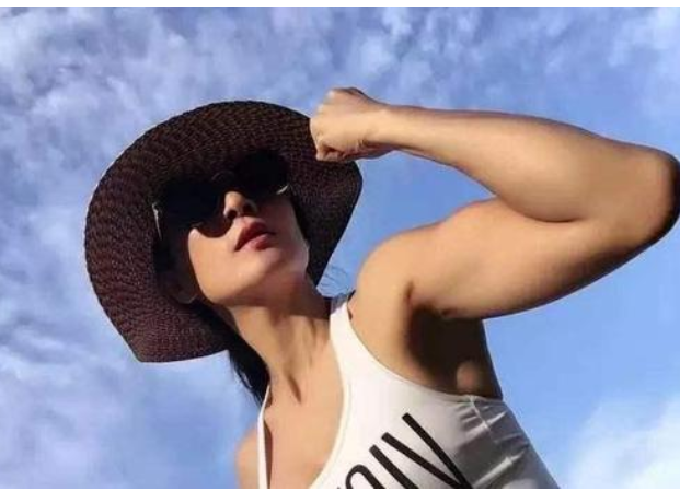 赵雅芝|她是公认的“冻龄女神”，甩赵雅芝几条街，儿子都称她为“妖精”！