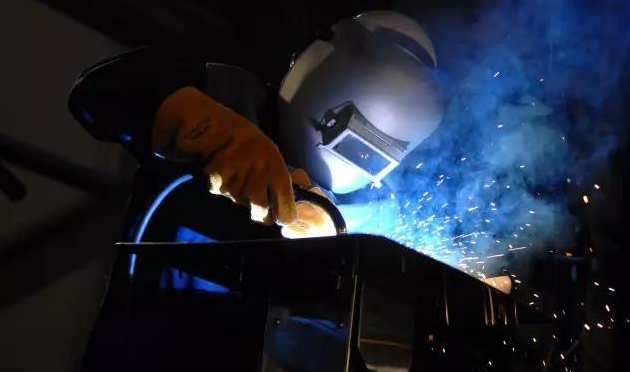 为什么电焊对人有那么大的伤害?