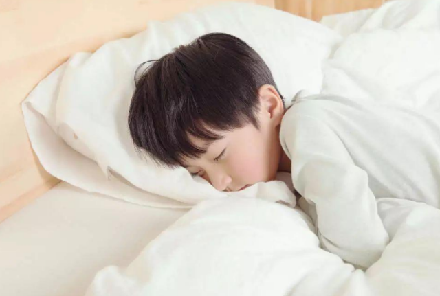 医生|北大教授呼吁停止食用,比味精还伤骨骼,提醒家长尽早撤下餐桌