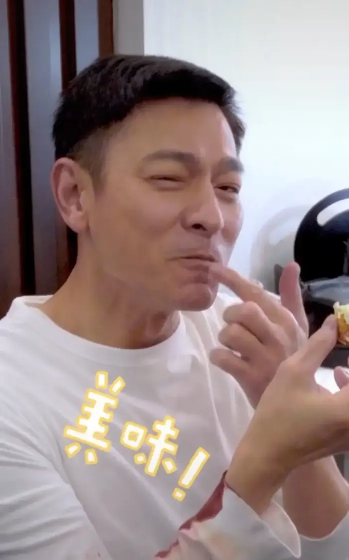 详细阅读:刘德华和关之琳同一天发视频,网友:你们在暗示什么 刘德华和关之琳同一天发视频,网友:你们在暗示什么