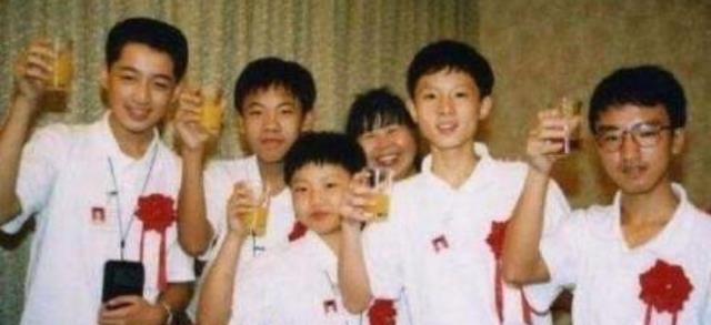 张小斐|胡歌消失整整2月后，终于官宣一件“喜事”？女友粉含泪祝福