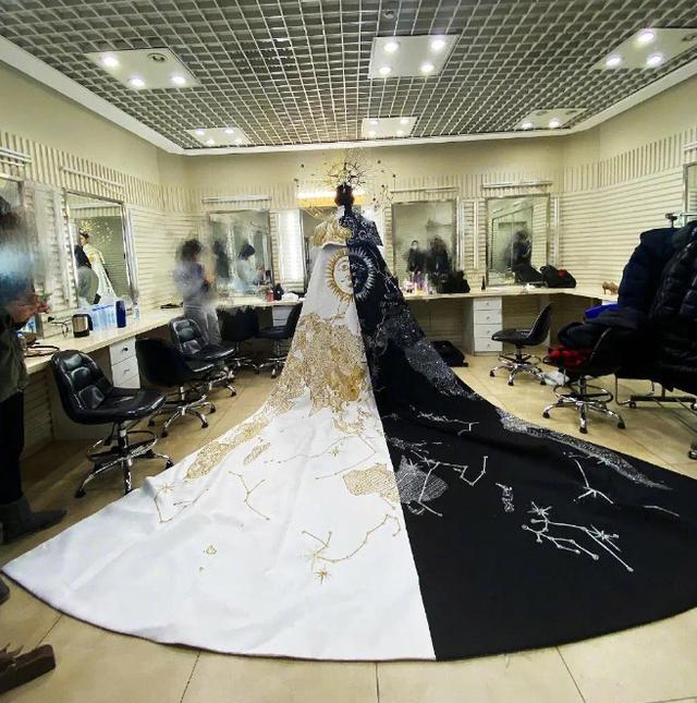 林志玲|佟丽娅手镯31万，倪妮大衣3万，都比不过韩红暴瘦40斤