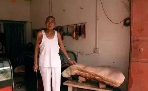 老农砍柴捡到“猪肉石”,富商出价10万购买被拒,鉴定结果如何?