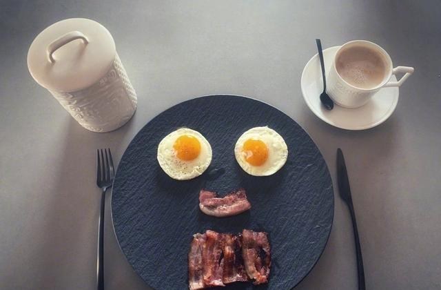 郑爽|华晨宇晒豪华早餐，引来100万人围观，网友：贫穷限制了我的想象