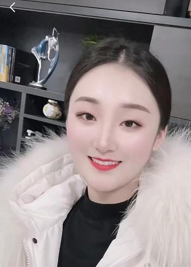 陈亚男|大衣哥儿媳当老板了？疑似公司已经成立，硕大办公室吸睛