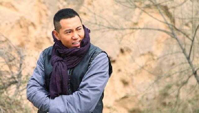 人物设定|当年他是顶流明星，因骑马摔成残疾后，坐上轮椅如今生活怎样了？