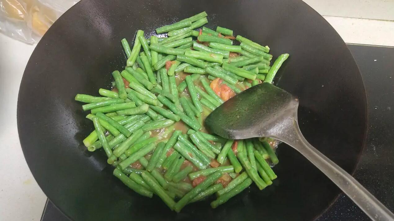 装修的时候做了个榻榻米，两年不到成这样子了，又要花钱了！