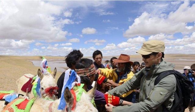 张小斐|胡歌消失整整2月后，终于官宣一件“喜事”？女友粉含泪祝福