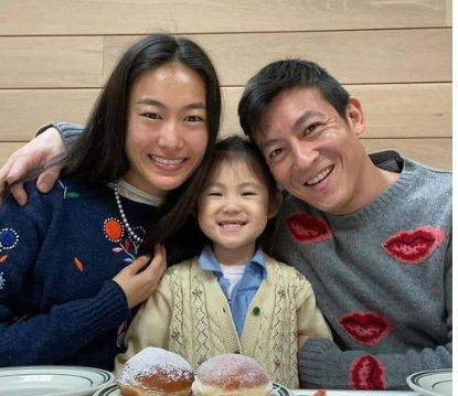 陈冠希|陈冠希当年有多受欢迎？看他和女明星的合照，就能够看出来了！