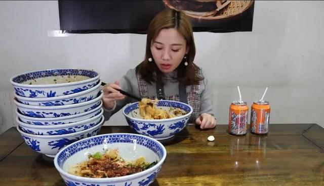 吴京|吴京的面馆一碗面48元，为啥有人还要吃？看到实物后无话可说