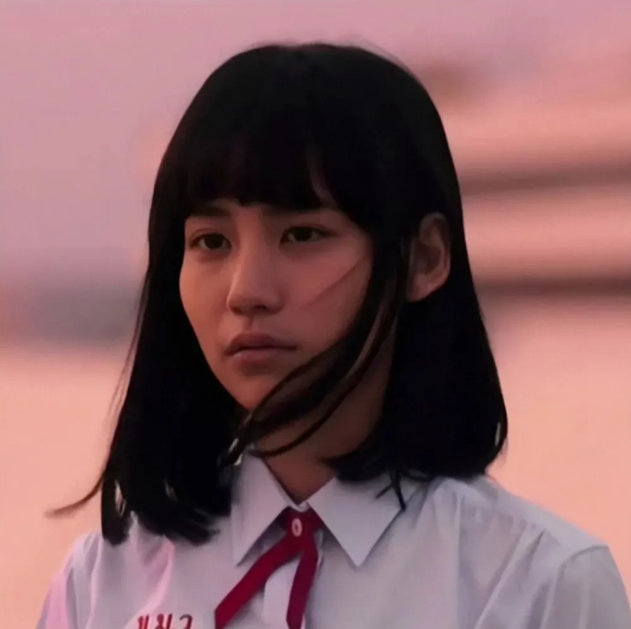 禁忌女孩》刷爆了,在这部剧中饰演撒旦之女的娜诺非常贴合原著的人物