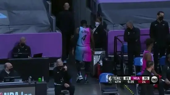 清浅微笑的我|1.3亿变底薪加盟！湖人过分了，太过分了