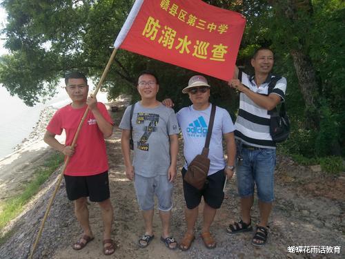 25年教龄的小学教师辞职，时间点选在开学前夕，有些意味深长