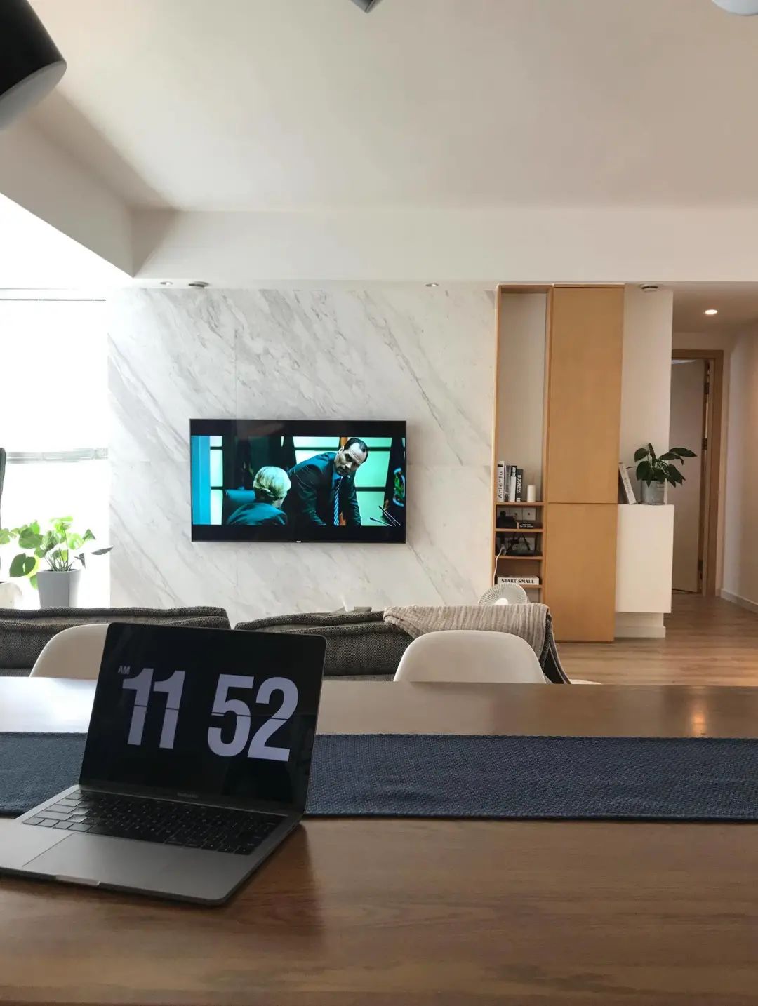 |107㎡三室双厨三厅，2.4米超大餐桌，一整面收纳柜，兼具美观与实用！