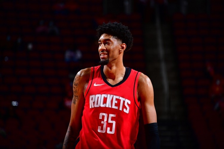 火箭队|火箭送温暖？与勇士曝1换1地震交易，库里联手新巨头重返巅峰！