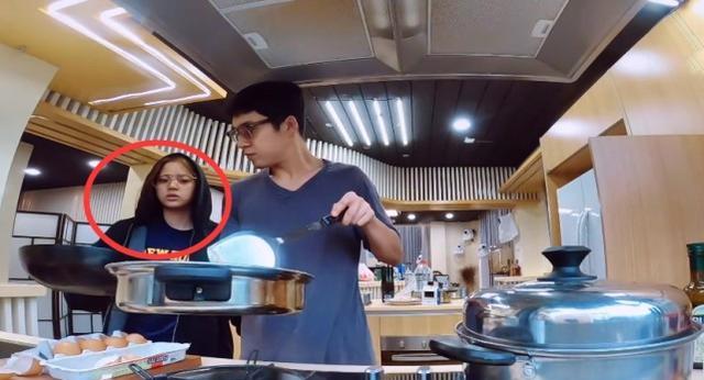 韩东君|欧阳娜娜没化妆，节目组却突然关了美颜，真实素颜让韩东君一怔