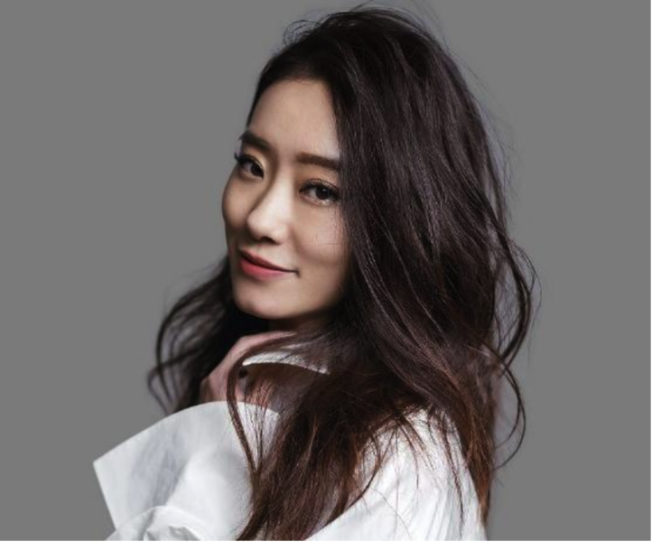 贾玲|冯巩“女儿”多次上春晚没被捧红,如今34岁却被贾玲带火了, 她是谁?