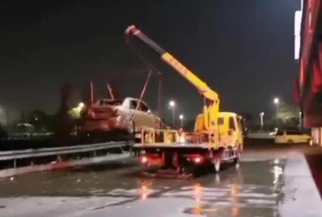 事故全球通 广东中山一河道中发现三年前报失车辆，车内有白骨，警方介入调查