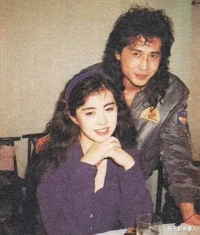 每天都是潮人|那次，喝醉酒的齐秦搂过王祖贤亲了下去，王祖贤吓了一跳，怎么推也没推开