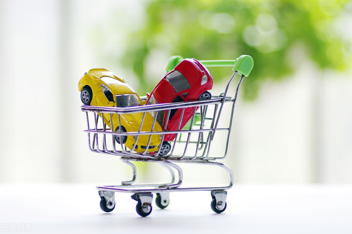 李凤琴聊时尚 地方规定一出，狂踩双证司机的网约车平台瞬间蔫了！