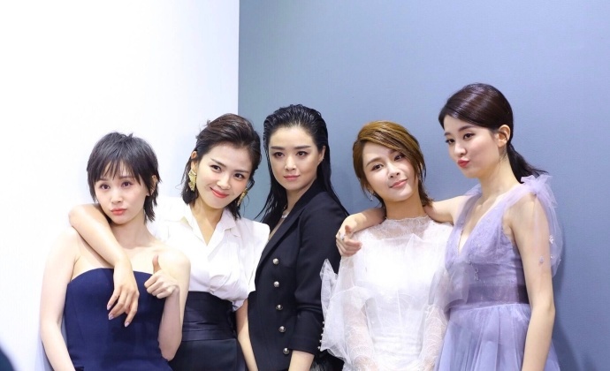 杨紫|杨紫深夜表白欢乐颂五美，重情重义，懂感恩 ，她更值得关注