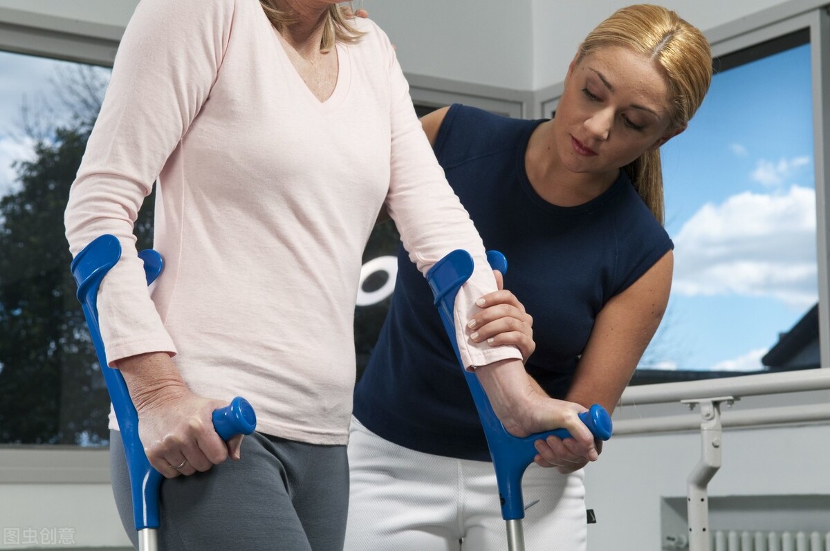 睡眠|腿部出现3大征兆,十有八九是骨质疏松,尽早检查,别拖延