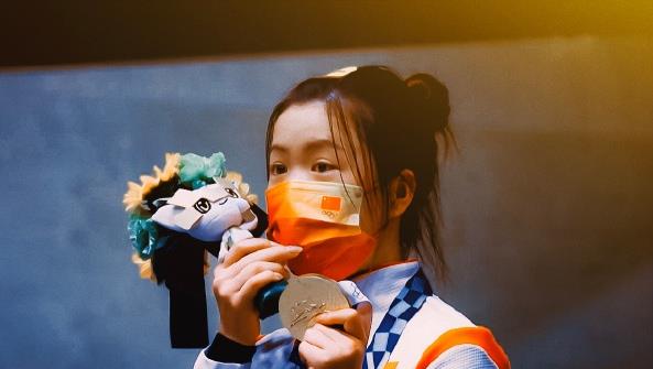 中年女同学的自救|长江后浪推前浪！东京奥运会中国代表团表现最出色的十位“00后”