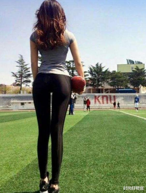 时尚好物官 中学女教师太“性感”，素颜照都上热搜，坦言坚持运动很重要！